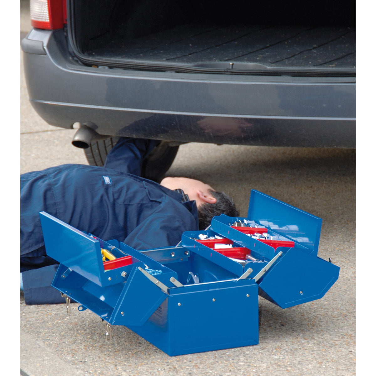 DRAPER 460mm Barn Type Tool Box with 4 Cantilever Trays: Model No.TB459B