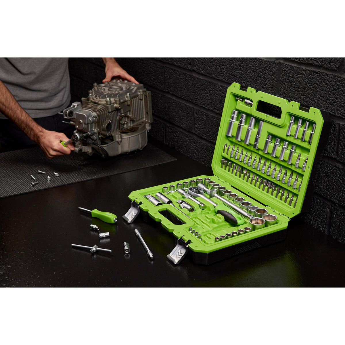1/4" and 1/2" Sq. Dr. Metric Tool Kit (100 piece): Model No. TKD100M