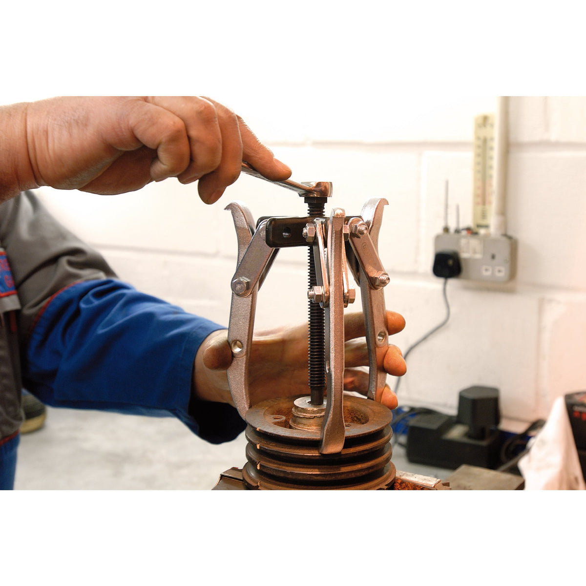 DRAPER 150mm Reach x 100mm Spread Twin and Triple Leg Reversible Puller: Model No.N136