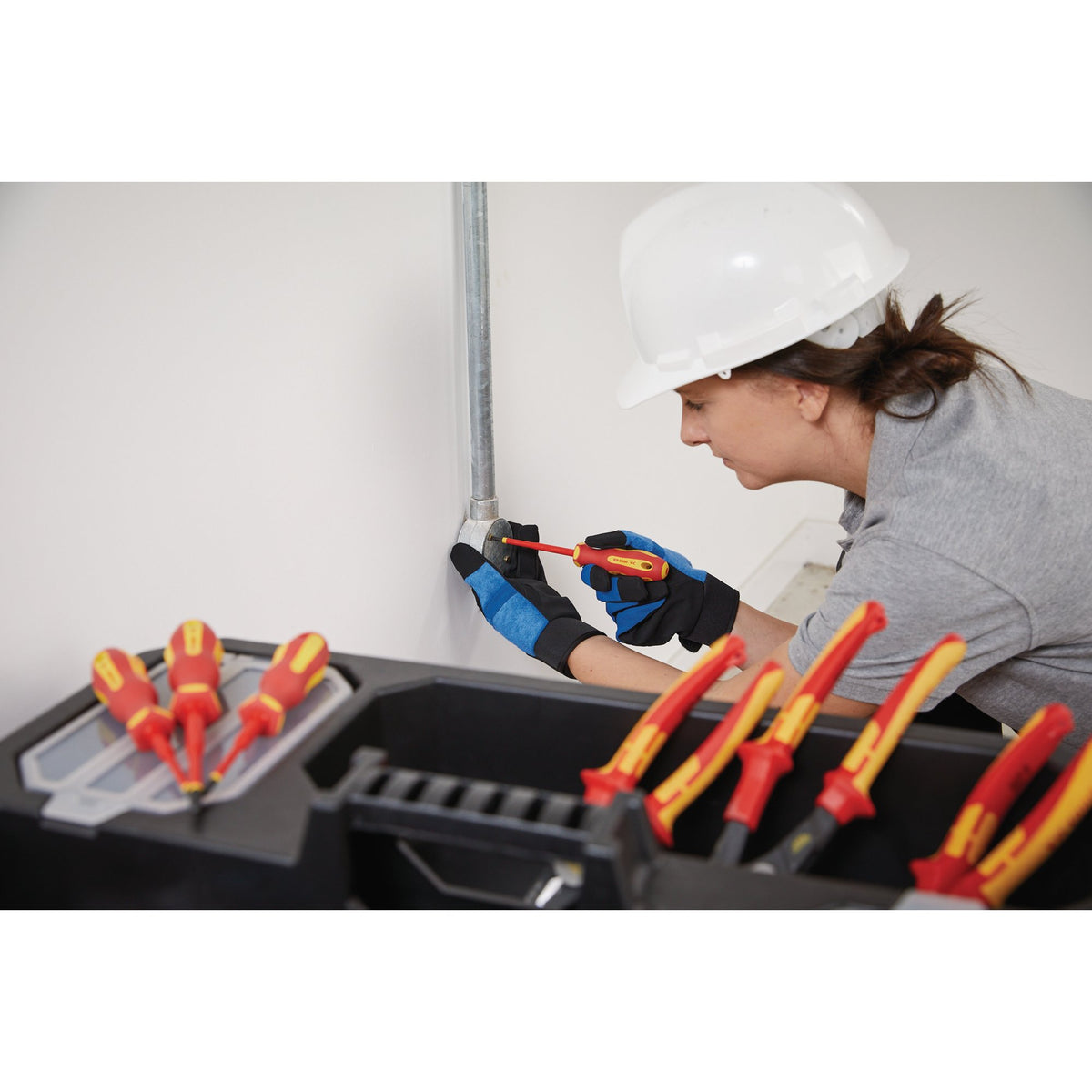 DRAPER Ergo Plus ; VDE 4.0mm x 100mm Plain Slot Screwdriver: Model No.965