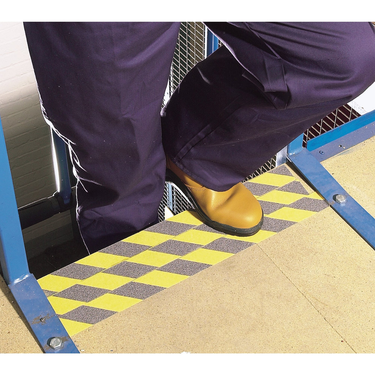 DRAPER 18M x 50mm Black and Yellow Heavy Duty Safety Grip Tape Roll: Model No.TP-S/GRIP/HZ