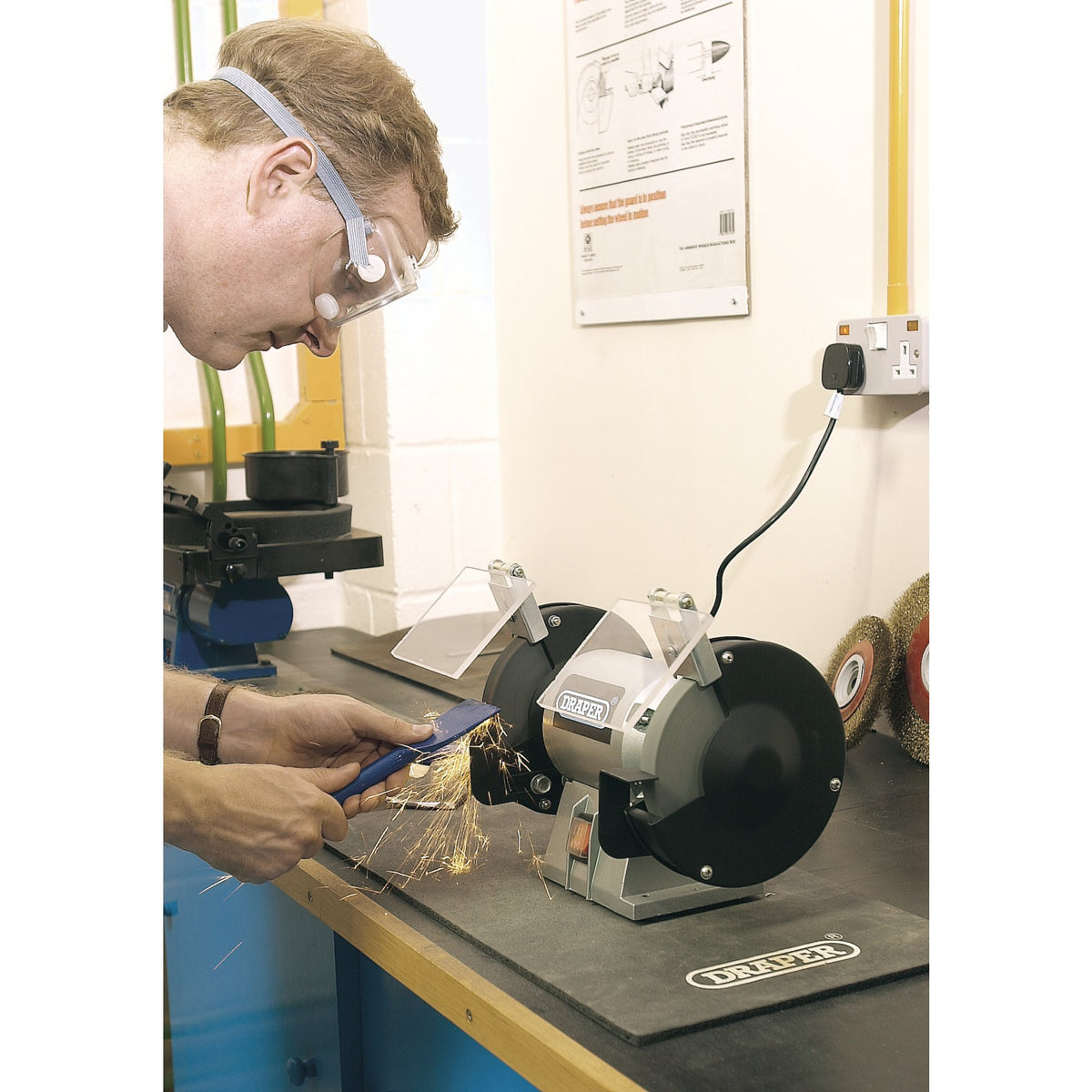 DRAPER 150mm 230V Bench Grinder: Model No.G150C