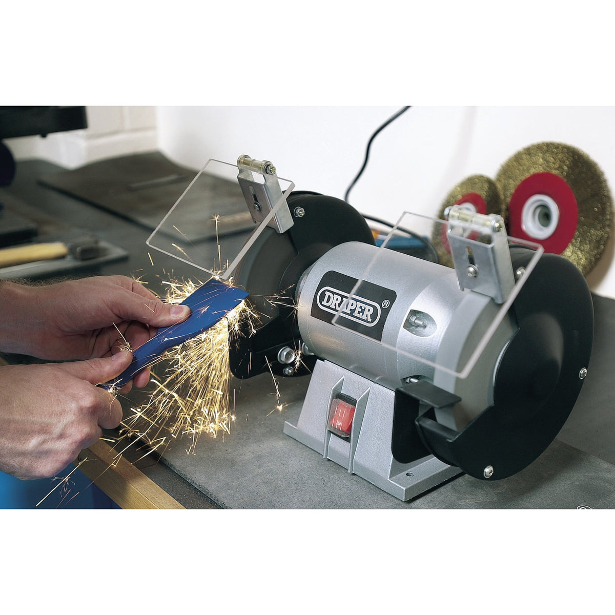 DRAPER 150mm 230V Bench Grinder: Model No.G150C