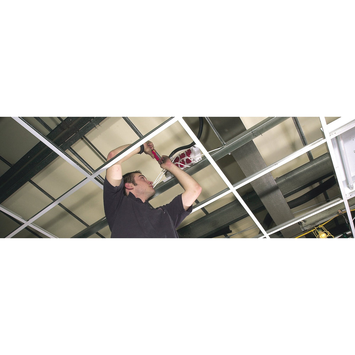 DRAPER Expert No.2 x 100mm Fully Insulated Cross Slot Screwdriver: Model No.960CS