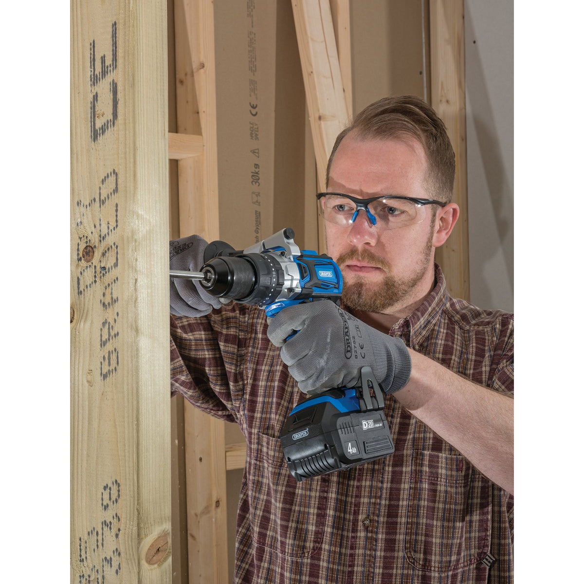 D20 20V Brushless Combi Drill with 4Ah Battery and Fast Charger: Model No. D20CD60SET