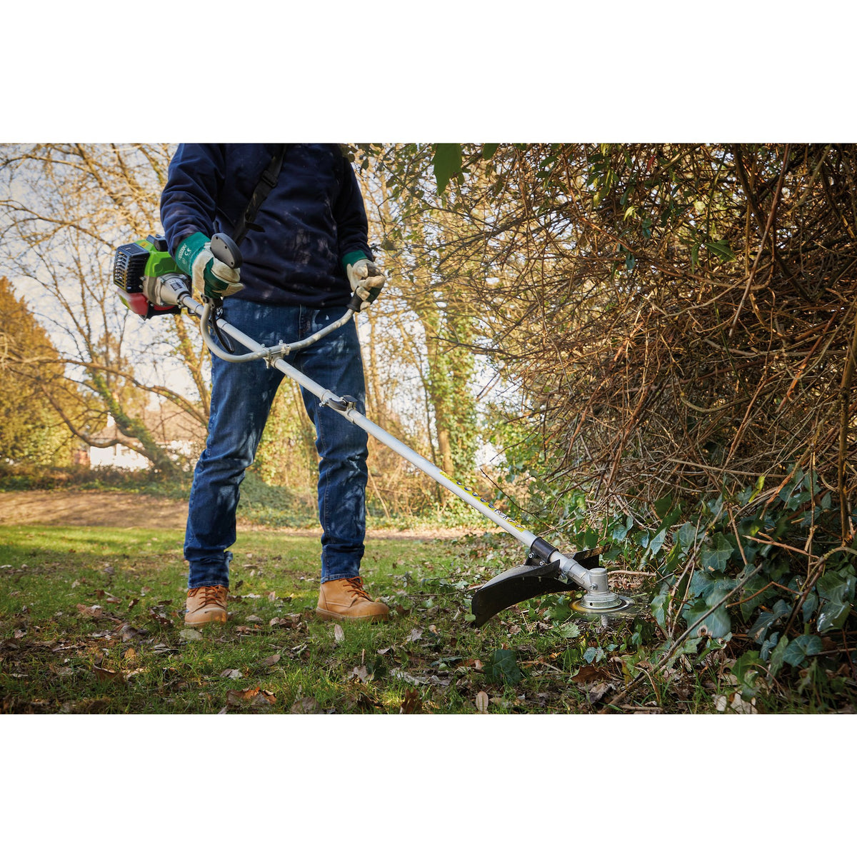 Petrol Brush Cutter and Line Trimmer (32.5cc): Model No. GTP34
