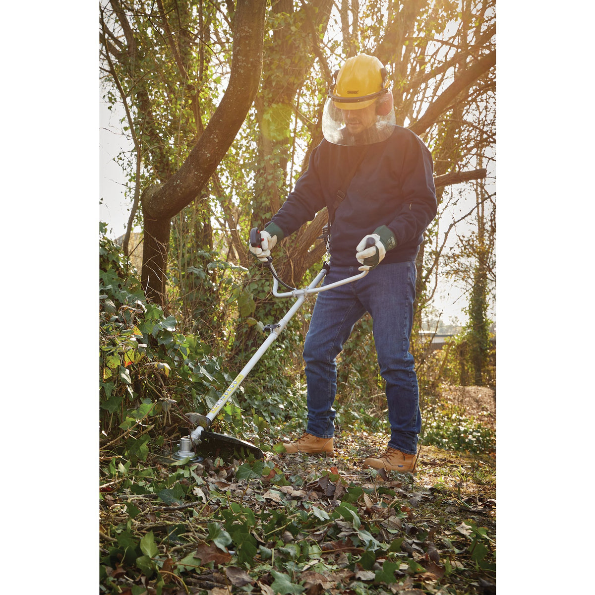 Petrol Brush Cutter and Line Trimmer (32.5cc): Model No. GTP34