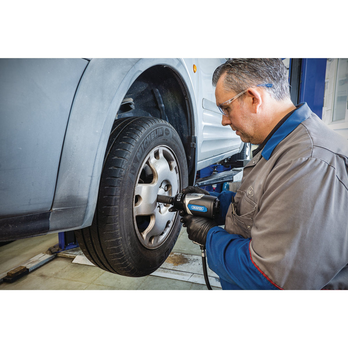 Air Impact Wrench (1/2" Square Drive): Model No.DAT-AIW12