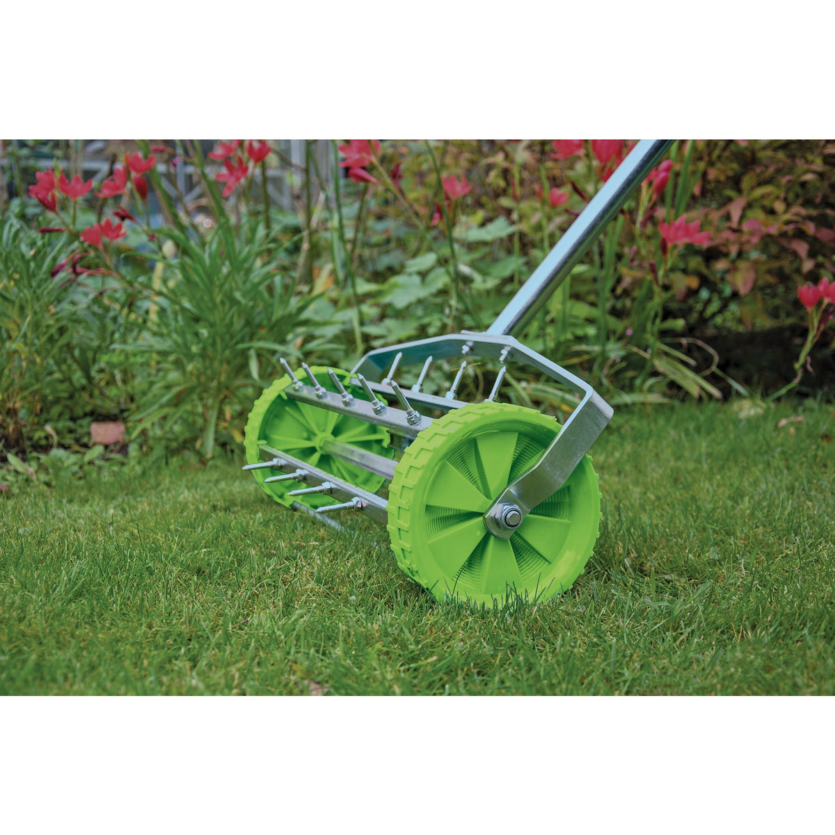 DRAPER Rolling Lawn Aerator with 450mm Spiked Drum: Model No. GLAWDD
