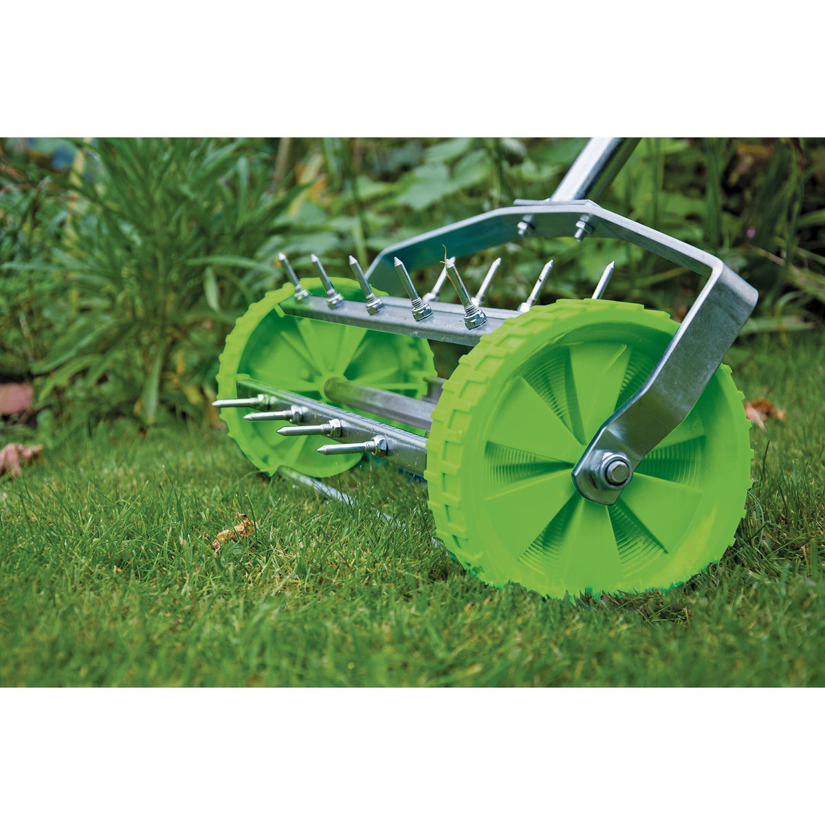 DRAPER Rolling Lawn Aerator with 450mm Spiked Drum: Model No. GLAWDD