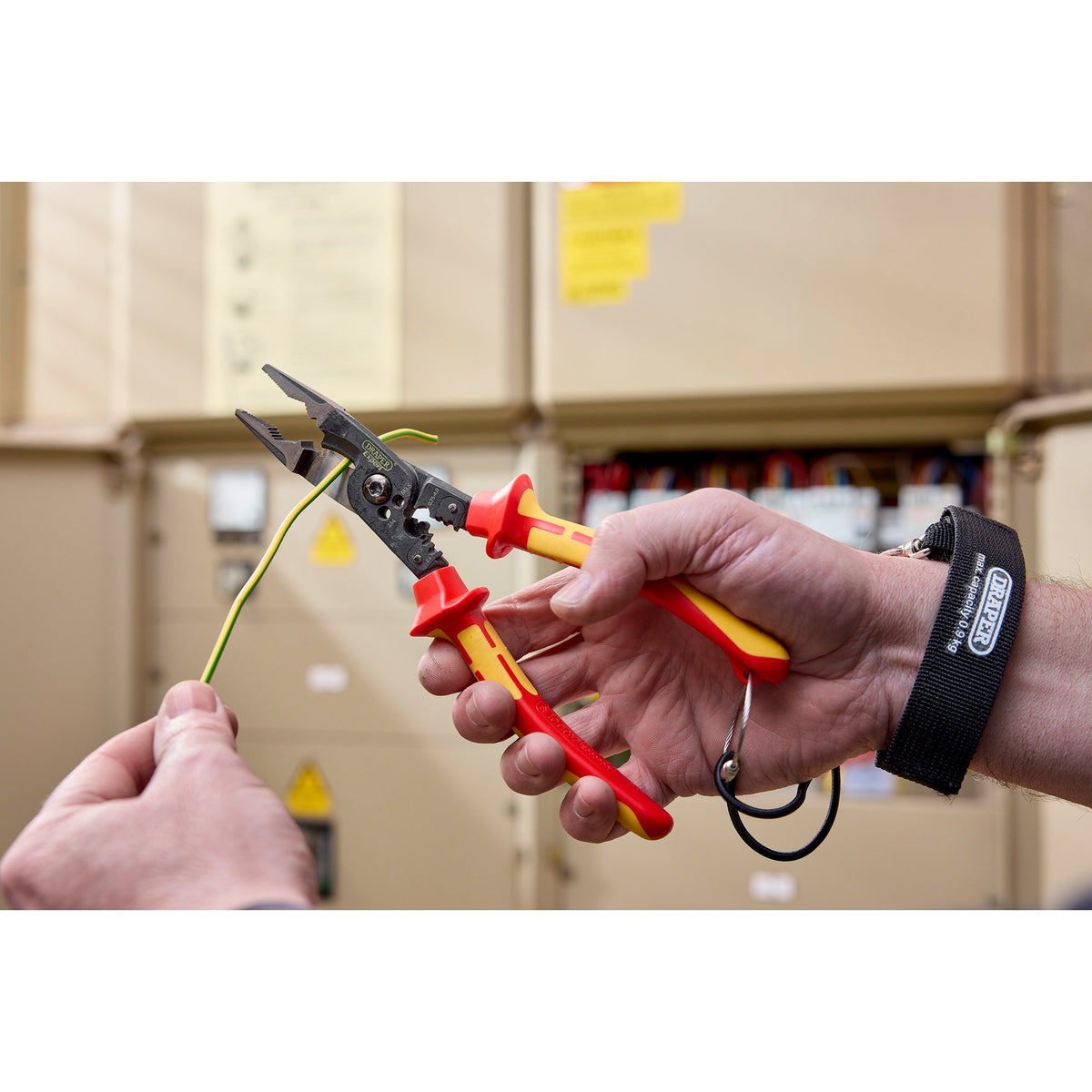 XP1000 VDE Tethered 8-in-1 Electricians Pliers, 215mm: No.XP1000EPV2