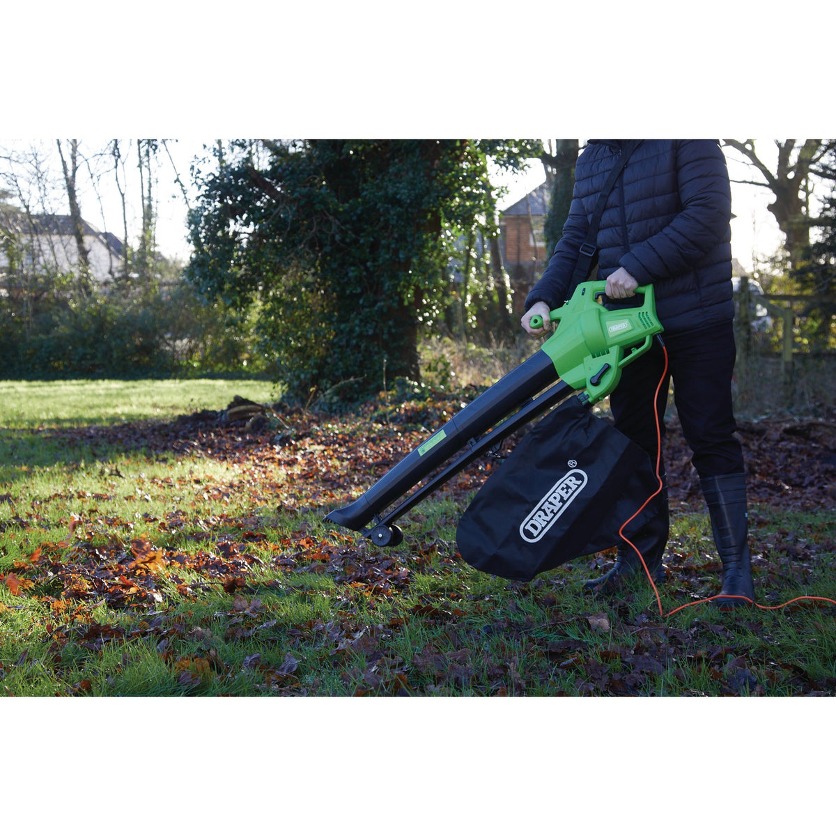 230V Garden Vacuum, Blower and Mulcher, 300W: Model No. BV3000/B