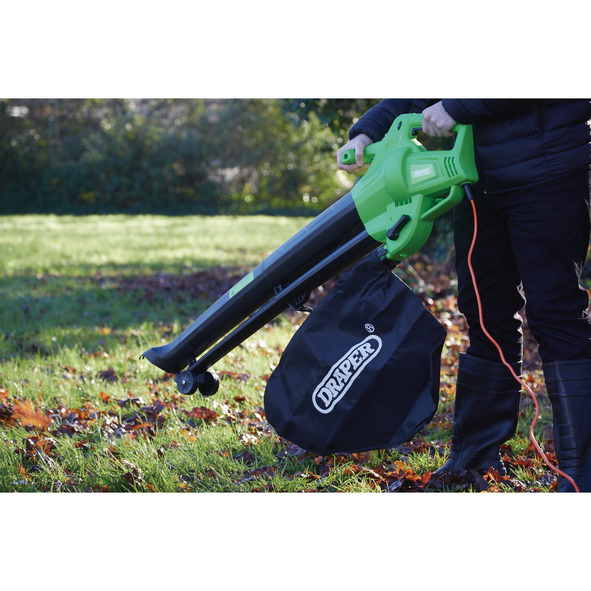 230V Garden Vacuum, Blower and Mulcher, 300W: Model No. BV3000/B