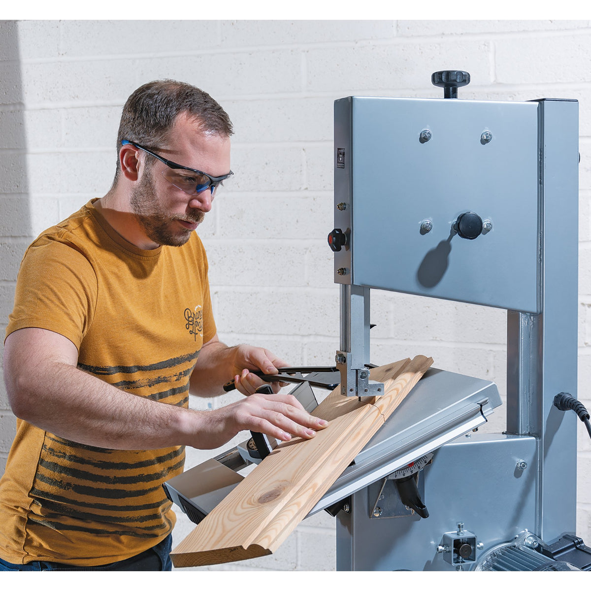 Draper 245mm Bandsaw (420W) Model No. BS245/420SF