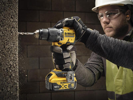 DCD799P2T XR Brushless Combi Drill 18V 2 x 5.0Ah Li-ion