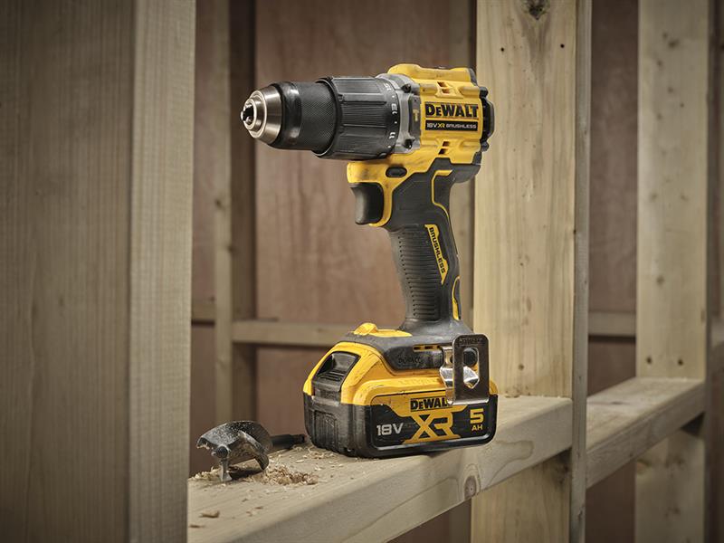 DCD799P2T XR Brushless Combi Drill 18V 2 x 5.0Ah Li-ion