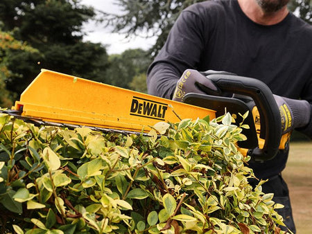 DCMHT567P1 XR Hedge Trimmer 18V 1 x 5.0Ah Li-ion