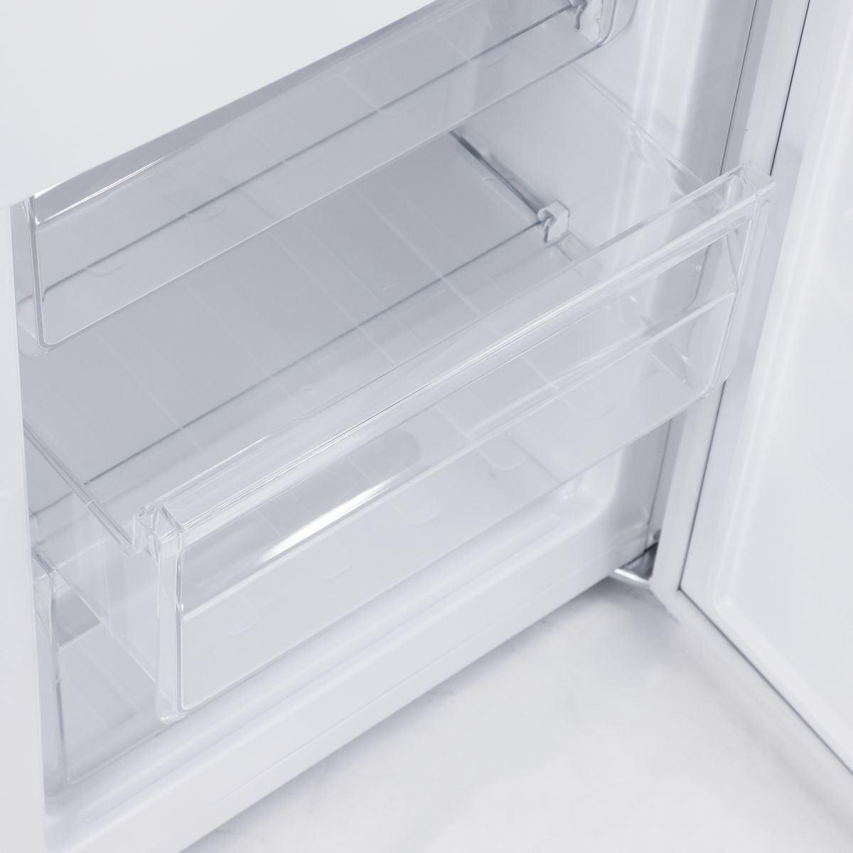 Sealey Baridi  60/40 Smart Frost Fridge Freezer 227L Capacity – White Model No-DH326
