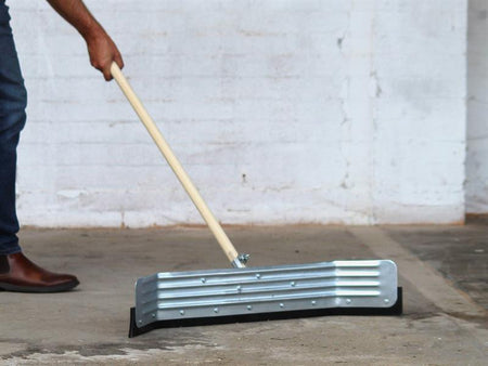 Heavy-Duty Winged Yard Squeegee 26in (660mm)