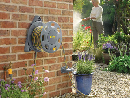 Hozelock 2420 Compact Wall Mounted Reel