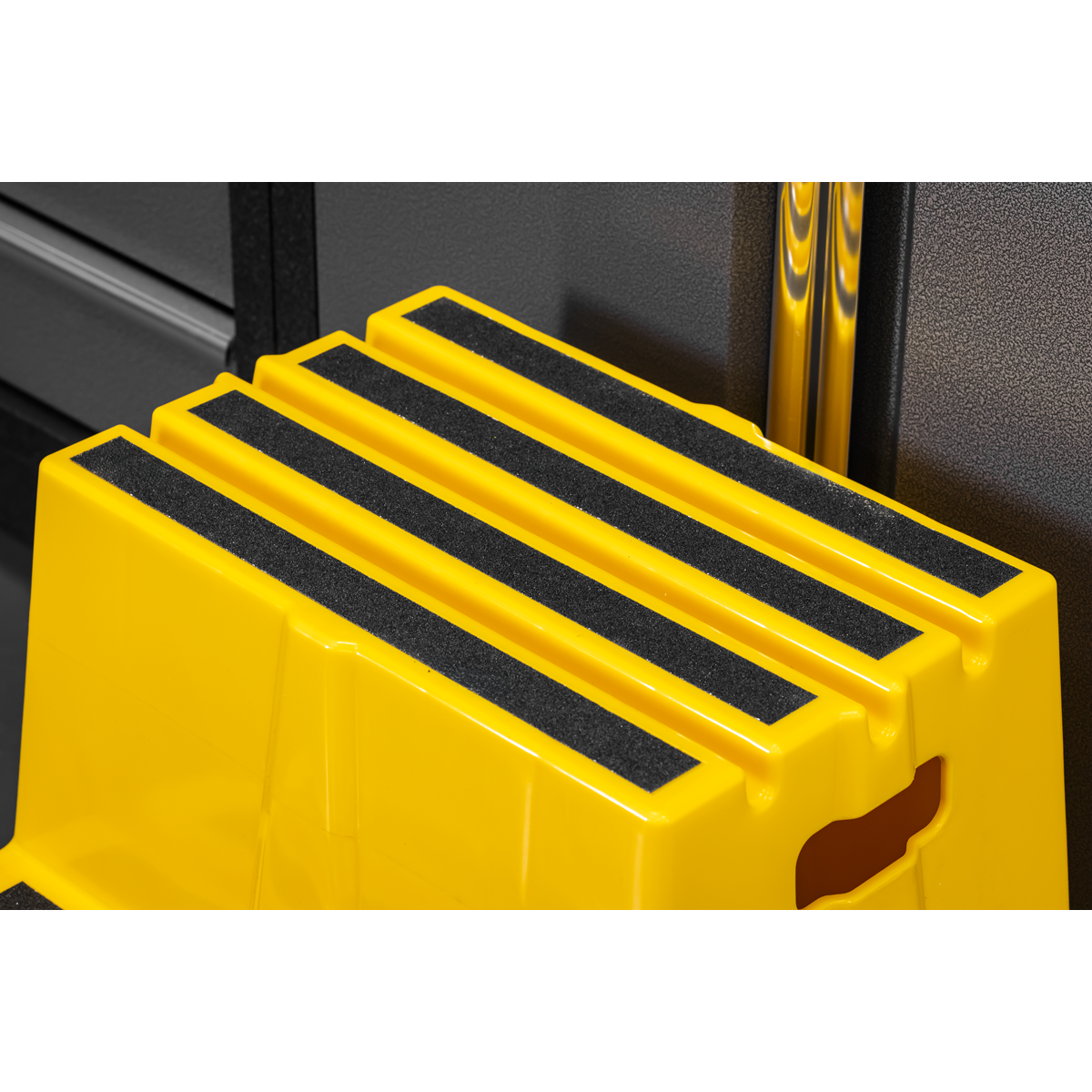 Sealey Heavy-Duty 2-Step Safety Steps with Anti-Slip Treads 150kg Capacity, Yellow - EN 14183 Model No-KS6