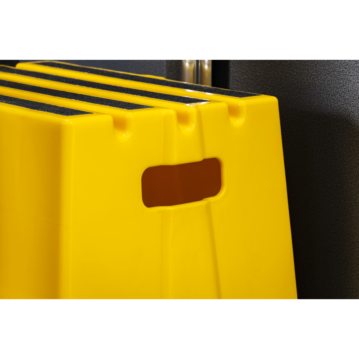 Sealey Heavy-Duty 2-Step Safety Steps with Anti-Slip Treads 150kg Capacity, Yellow - EN 14183 Model No-KS6