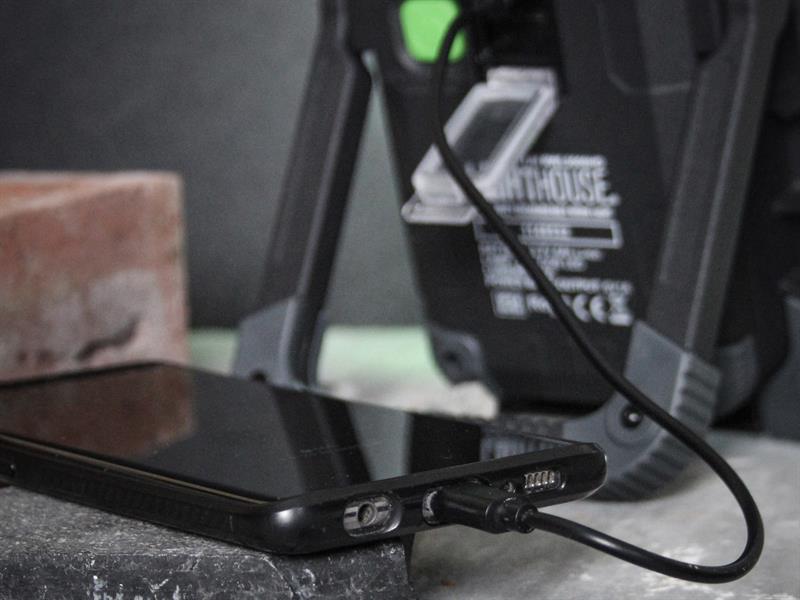 Heavy-Duty Rechargeable Work Light 2000 Lumens