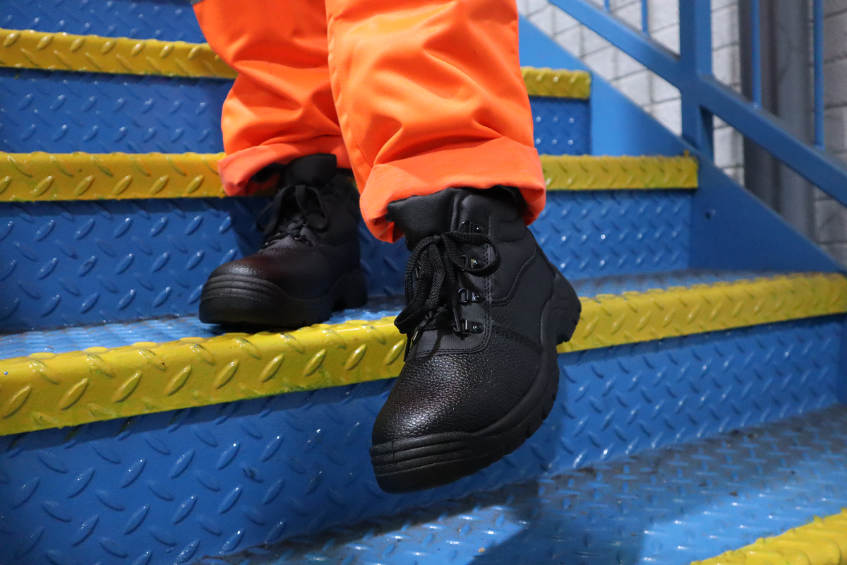 ProMan PM100 Utah Chukka Safety Boot: Model No. PM100
