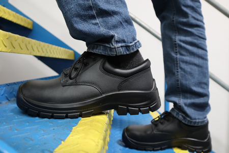 Pro Man PM4004 Black Wide Fitting Safety Shoe: Model No.PM4004