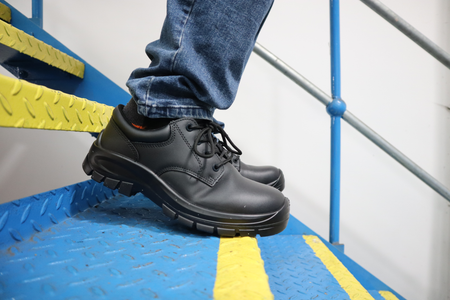 Pro Man PM4004 Black Wide Fitting Safety Shoe: Model No.PM4004
