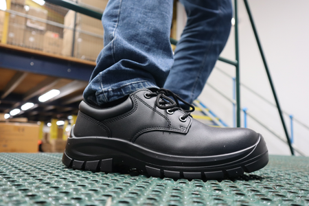 Pro Man PM4004 Black Wide Fitting Safety Shoe: Model No.PM4004