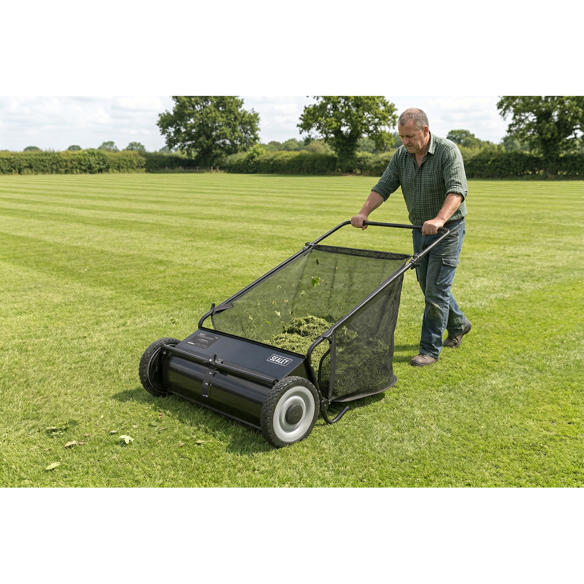 Sealey 26" Walk Behind Garden Sweeper 200L Capacity Model No-SLS26