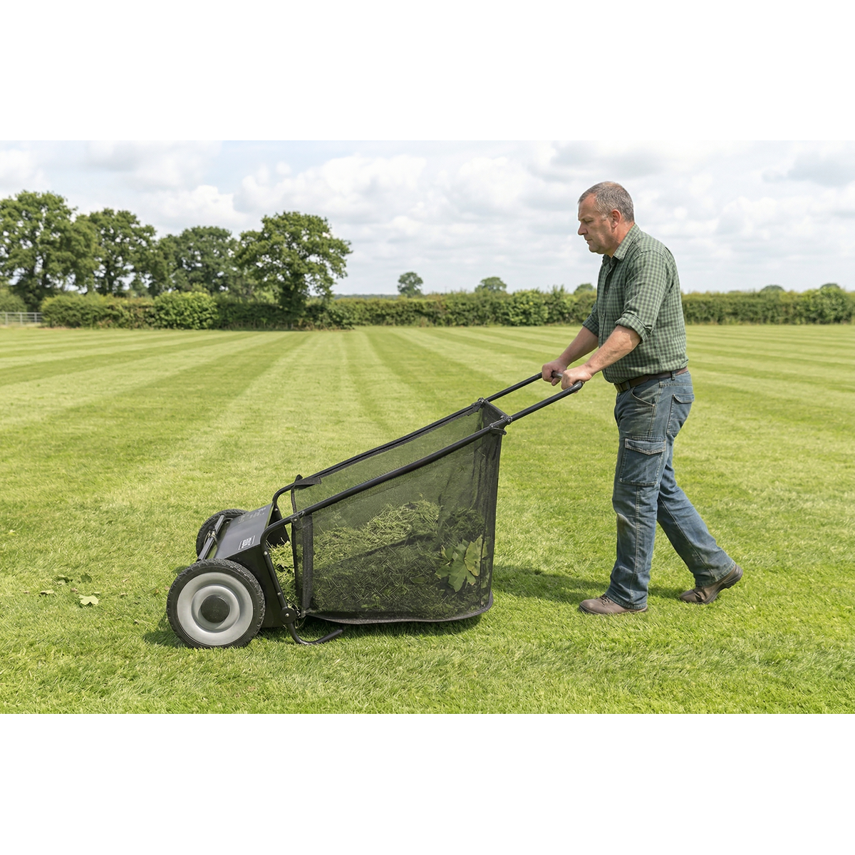 Sealey 26" Walk Behind Garden Sweeper 200L Capacity Model No-SLS26