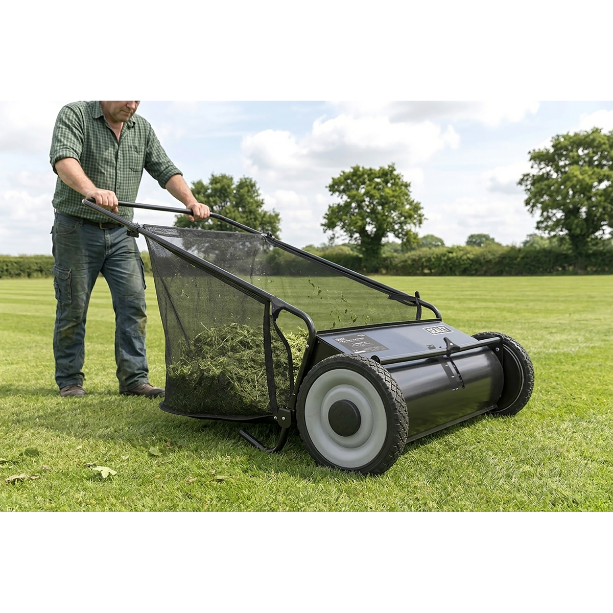 Sealey 26" Walk Behind Garden Sweeper 200L Capacity Model No-SLS26