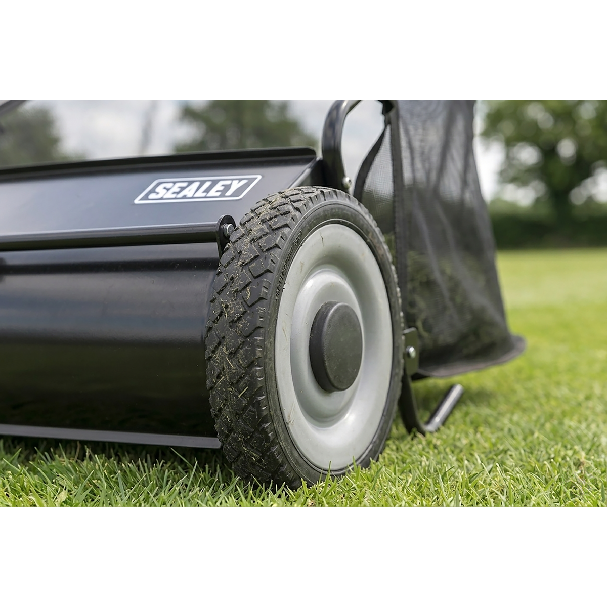 Sealey 26" Walk Behind Garden Sweeper 200L Capacity Model No-SLS26