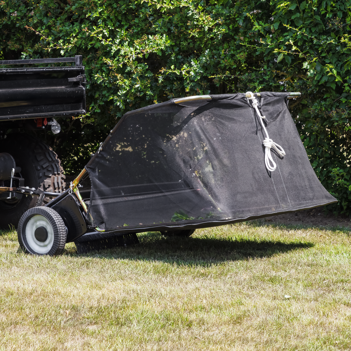 Sealey 42" Tow-Behind Lawn Sweeper Model No-SLS42T