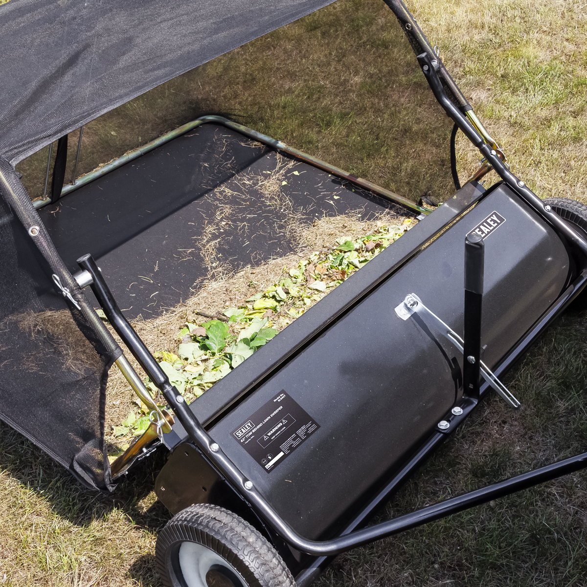Sealey 42" Tow-Behind Lawn Sweeper Model No-SLS42T