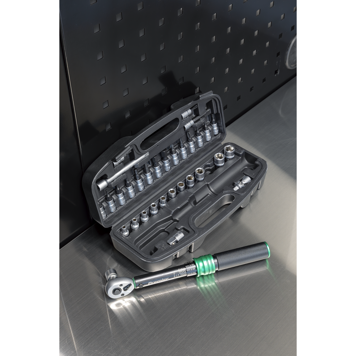 Sealey Premier Black Torque Wrench Set 1/4"Sq Drive 5-25Nm 33pc Model No-STW910B